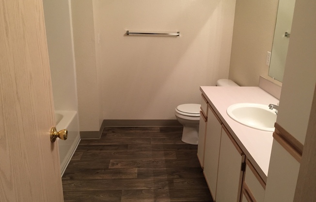 2 beds, 2 baths, 1,100 sqft, $1,550, Unit 114