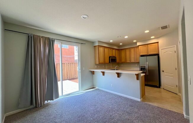Charming and Clean 3 bed/3 bath in The Hamptons Natomas
