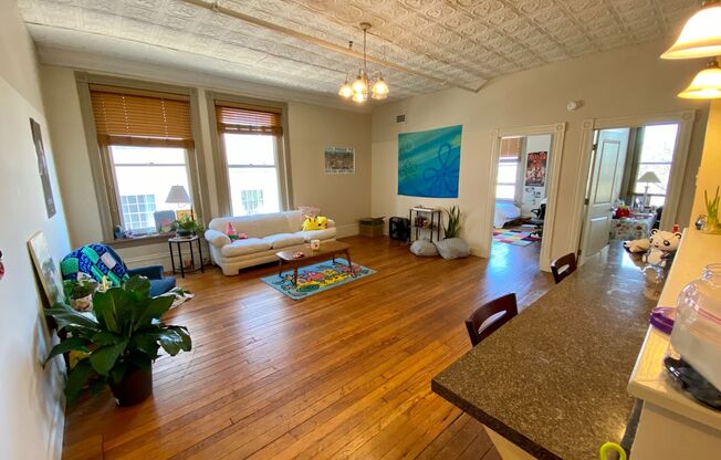 2 beds, 2 baths, 900 sqft, $1,850, Unit 402