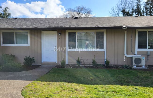 2BD I 1BA Apartment - Near Woodstock!