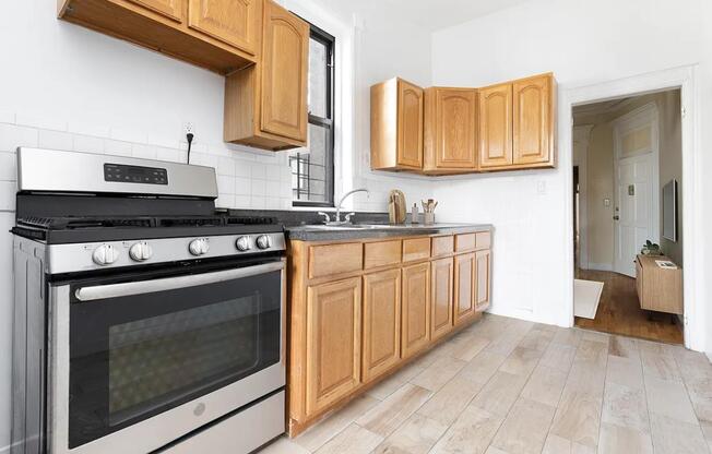 1 bed, 1 bath, $2,200, Unit 2-R