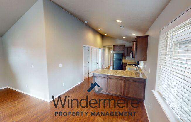 3 beds, 2 baths, 1,064 sqft, $1,595, Unit chin260-1