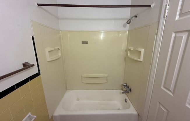 Studio, 1 bath, 487 sqft, $1,250, Unit Fifth 206