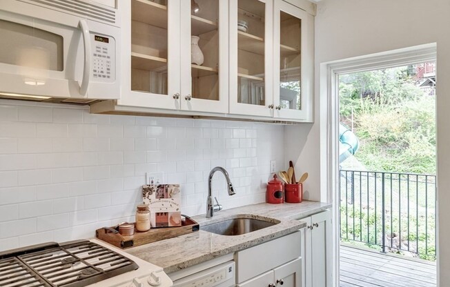 21 Westbourne Ter Apt 1A