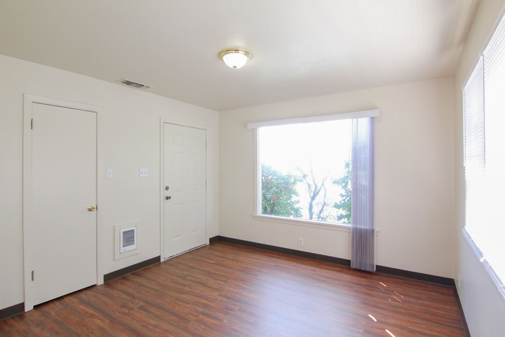 Conveniently Located Duplex Unit with Laundry Room