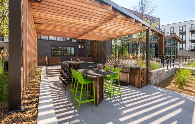 Outdoor Kitchen/Grills
