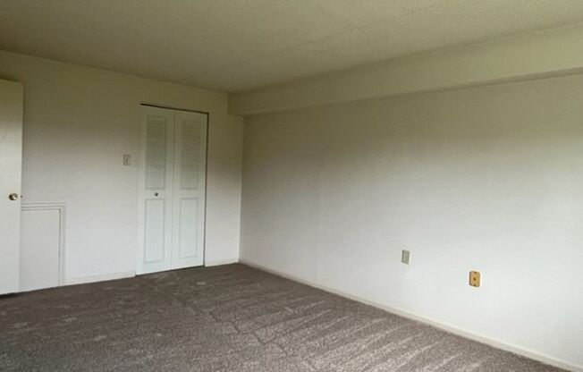 1 bed, 1 bath, 700 sqft, $1,300, Unit 717