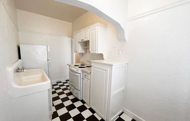 Studio, 1 bath, $1,295, Unit 04