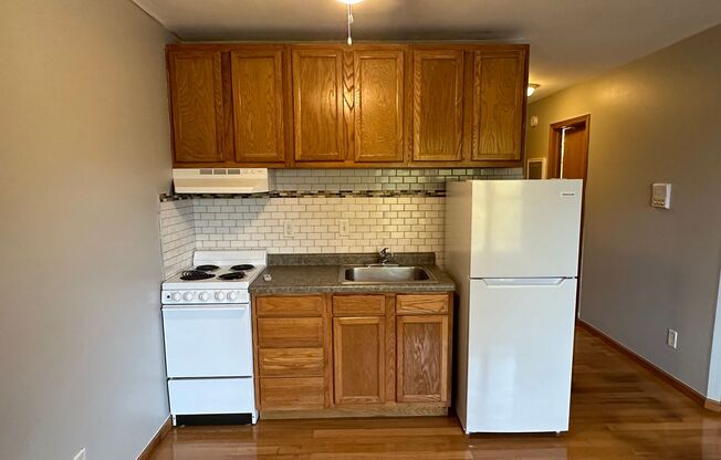 Studio, 1 bath, 350 sqft, $1,150, Unit Unit 212