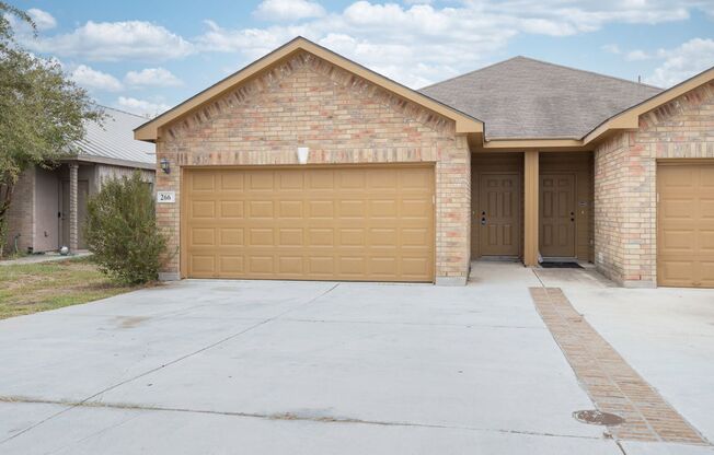 AVAILABLE NOW! 3 BEDROOM DUPLEX LOCATED IN NEW BRAUNFELS, TEXAS!