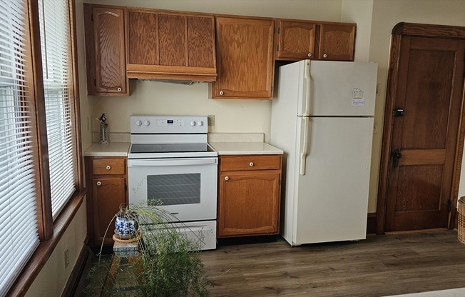 3 beds, 1 bath, 700 sqft, $1,500, Unit 3