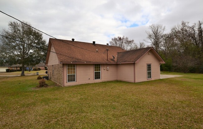 4 beds, 2 baths, $1,525