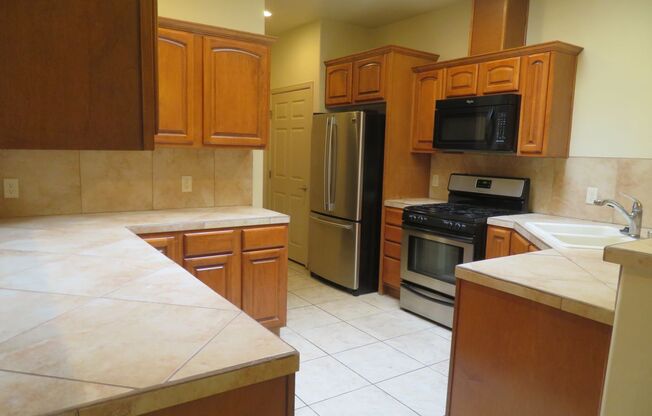 3 beds, 2 baths, $1,650