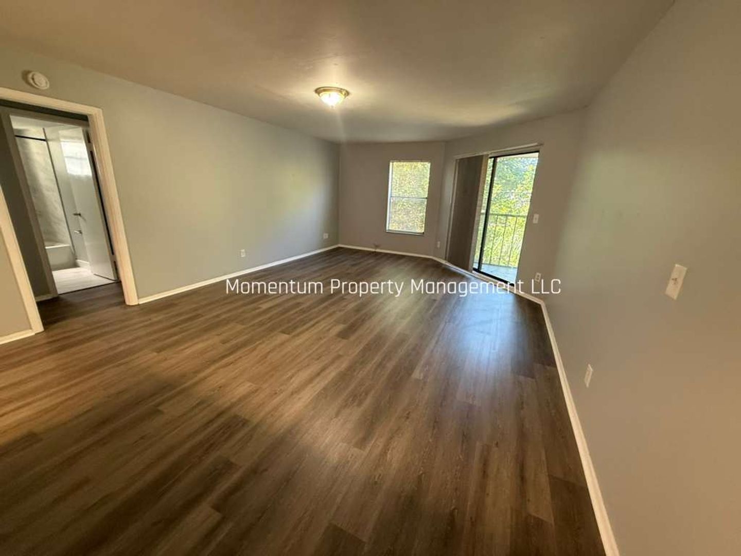 BEAUTIFUL REMODELED 3/2 IN CLEARWATER!! AVAILABLE FOR IMMEDIATE MOVE IN!!