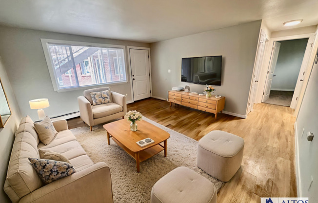 2 beds, 1 bath, 800 sqft, $1,275, Unit 10