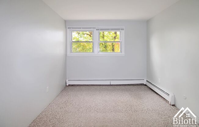 2 beds, 1 bath, 930 sqft, $1,775, Unit 268-22