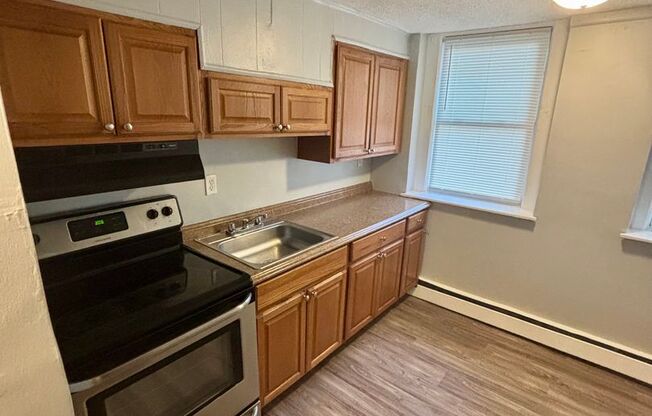 3 beds, 1 bath, 1,000 sqft, $2,500, Unit 3B