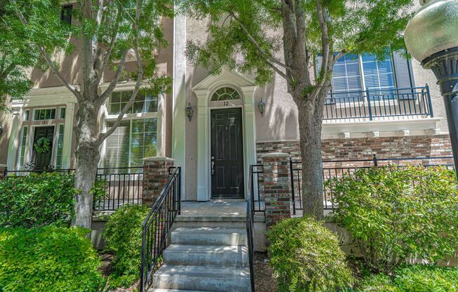 Bridgeport 3 Bedroom Townhome in Valencia!