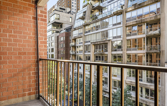 445 W 19 ST