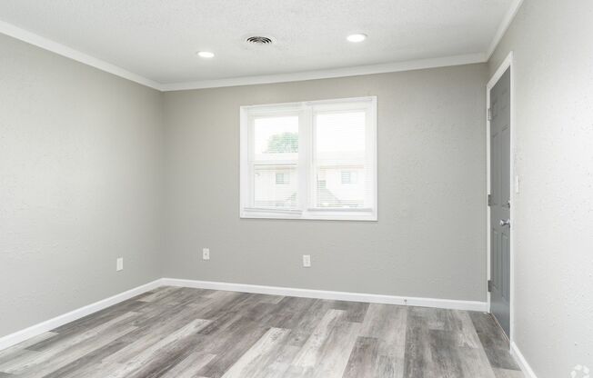 2 beds, 1 bath, 700 sqft, $950, Unit 2408-2 L