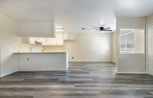 1229 W Roseburg Ave