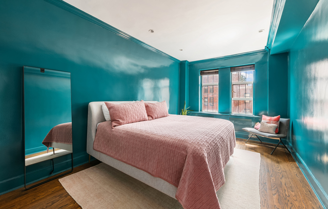470 W 24 ST