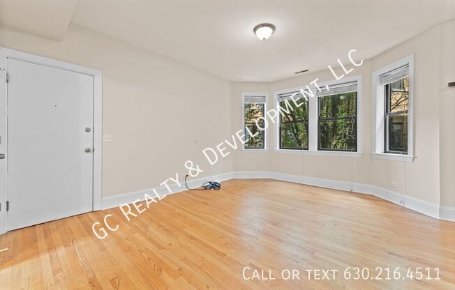 7635 N GREENVIEW AVE