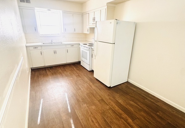 1415 W MAPLE AVE