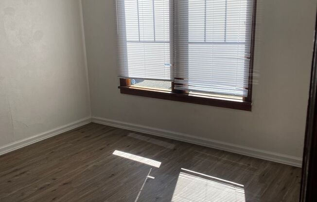 4 beds, 1 bath, $1,200, Unit 11202 (Upper)