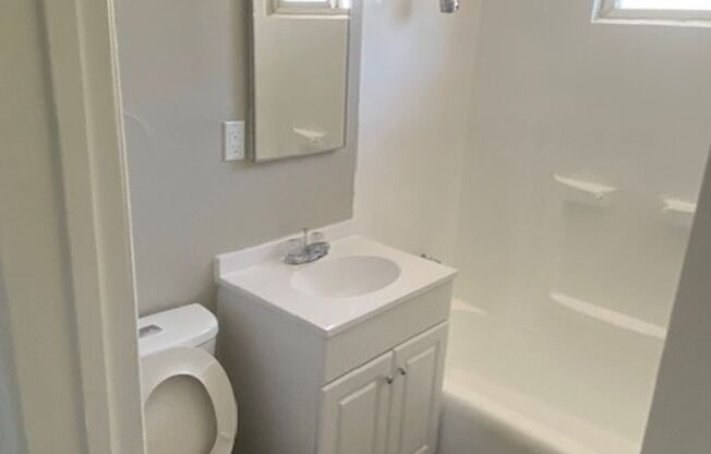 2 beds, 1 bath, 860 sqft, $1,995, Unit 10174B