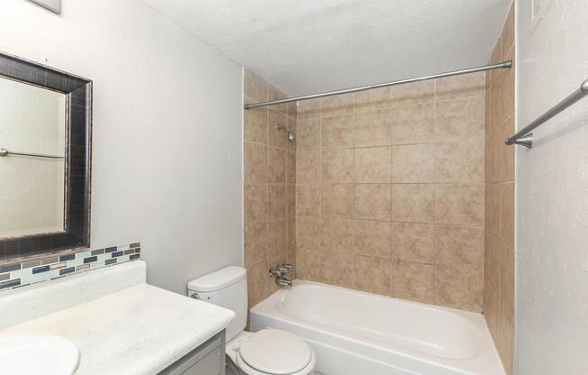 2 beds, 1 bath, 886 sqft, $995