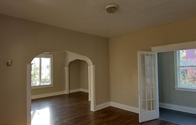 3 beds, 1 bath, $1,400, Unit 3