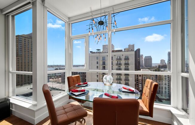 West Facing Downtown Condo for Rent!