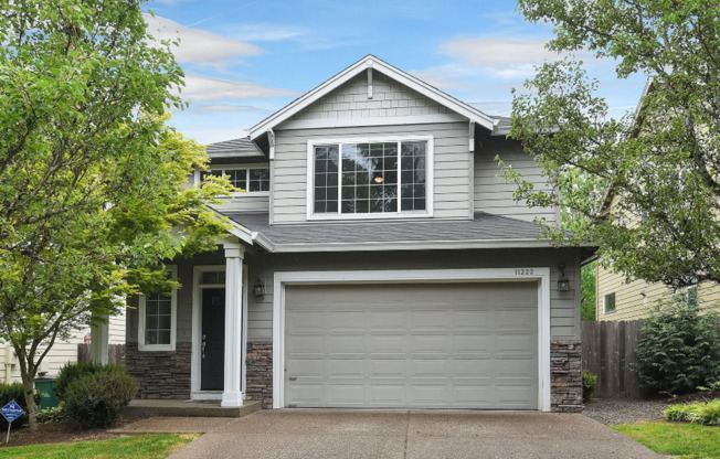 This Great 3 Bedroom 2.5 Bath Home in Tigard is Conveniently Located Just a Couple of Minutes to HWY 217 and I-5.
