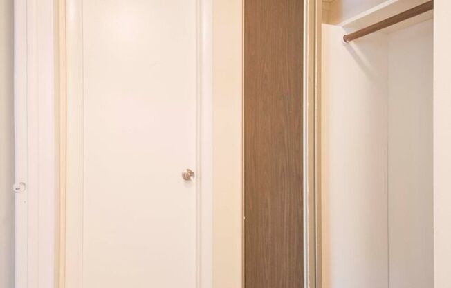 1 bed, 1 bath, 700 sqft, $1,105, Unit 840-104