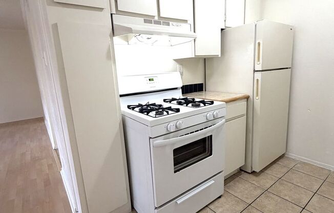 2 beds, 2 baths, 900 sqft, $1,399, Unit LAW7-213