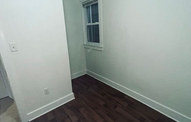 2 beds, 1 bath, $1,095, Unit Unit 2