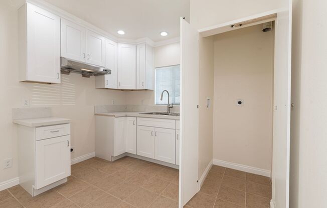 1 bed, 1 bath, 325 sqft, $1,950