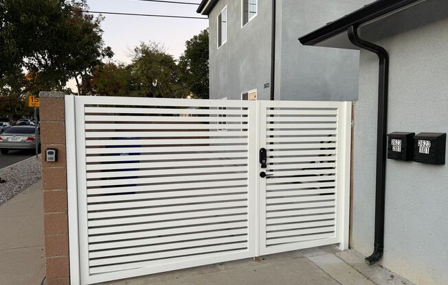 3621 W. Victory Blvd