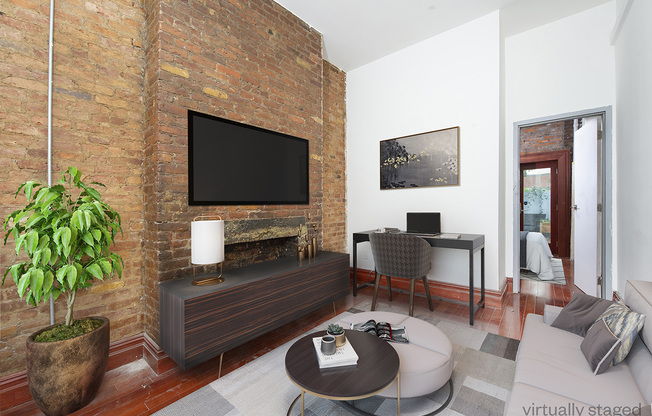 273 E 10 ST