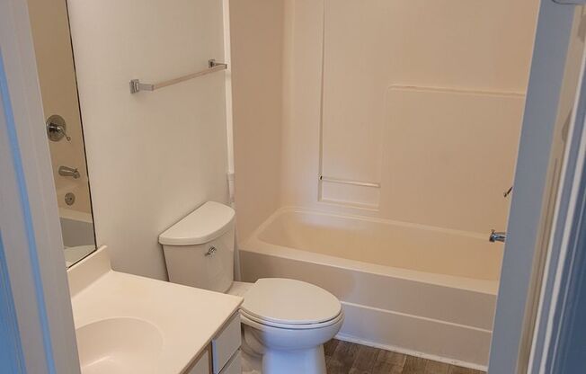 1 bed, 1 bath, 600 sqft, $925, Unit 200 5E