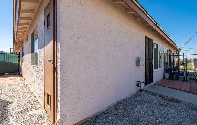 2 Bed / 1 Bath Unit – Updated & Move-In Ready – Hemet