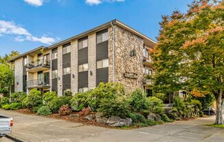 2 Bedroom 2 bath in the Heart of Ballard