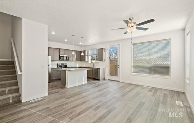 Adorable Townhome in South Meridian