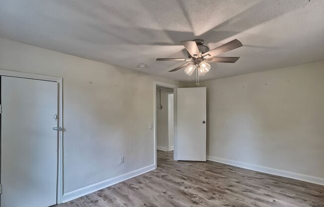 3 beds, 1 bath, $1,595