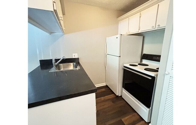 1 bed, 1 bath, 560 sqft, $825, Unit 611-11
