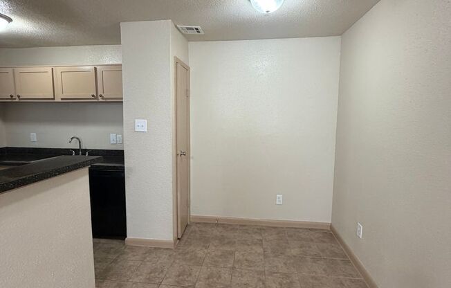 1 bed, 1 bath, 682 sqft, $905, Unit 1416