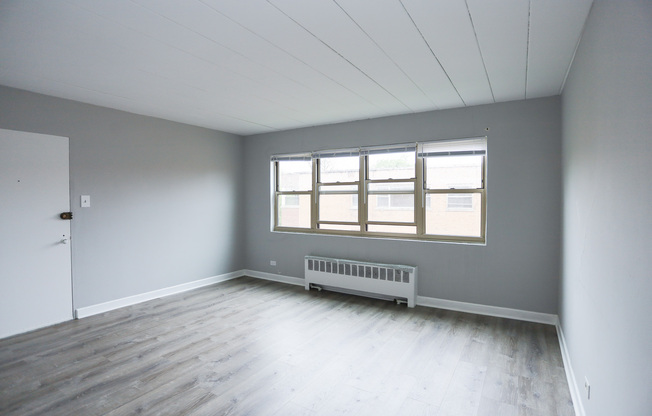5649 N CHRISTIANA