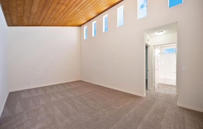 1 bed, 1 bath, 725 sqft, $2,445