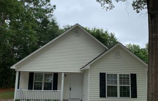 HALF A MONTH OF FREE RENT! 3 Bedroom, 2 Bath House Available on Hillsdale Drive